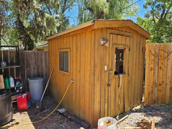 5x8 solid built shed 1