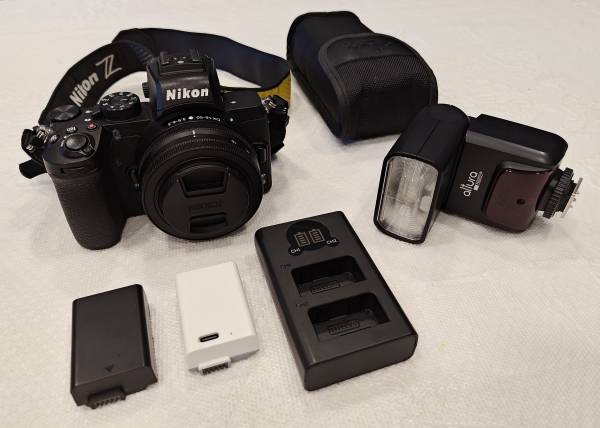 Nikon Z50 mirrorless camera set up: Nikkor 16-50mm lens, Altura