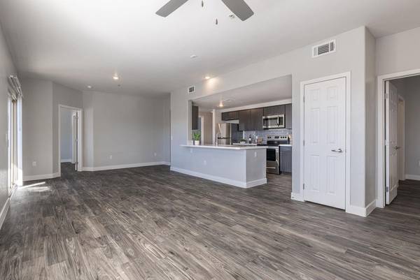 2x2 AVAILABLE FOR IMMEDIATE MOVE IN - 6 WEEKS FREE RENT! 1