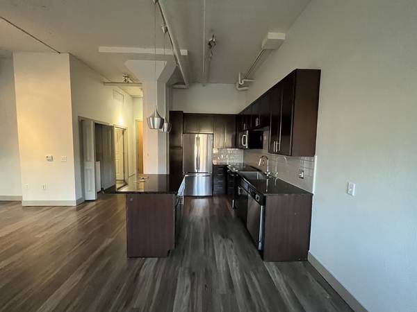 > Charming 6 Weeks Free Downtown 2 Bed < Move in Ready Renovated 1
