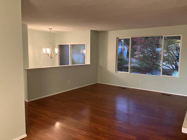 $3,650 / 4br - 2020ft2 - 4 BDRM - 3 Baths SFH ~ fenced yard 7K sqft lot in Totem Lake, Kirkland (Kirkland)63910195081603124