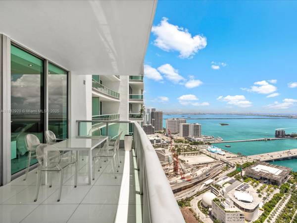 $4,900 / 1br - 938ft2 - 💎 1/1.5 BISCAYNE: Furnished Fully Furnished 1 Br+Den/2 Bath Must See This Ren (Biscayne)64051003134977122