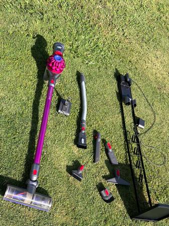 Dyson Cordless Stand and Tools- Vacuum Too 1