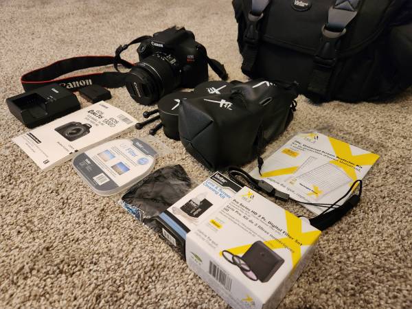 Canon EOS Rebel T6 Paquete de cámara DSLR - $200 (Dunstable, MA)63470102649347122