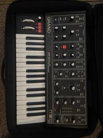Moog Grandmother Dark with case 1