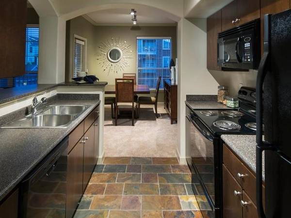$2,538 / 1br - 1074ft2 - Full size washer and dryer, Track lighting, Pantry (Foxborough)63620394720769124