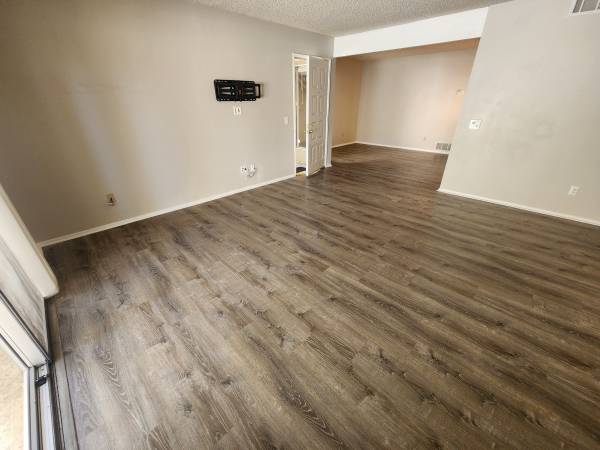 $549,950 / 3br - 1199ft2 - 3+2 abajo, condominio de unidad final -EN VENTA POR PROPIETARIO- (Moorpark, Thousand Oaks, Simi Valley)63668271295745124