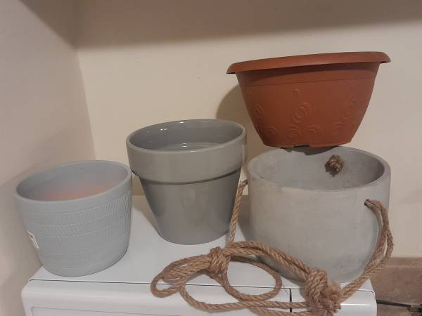 4 Planter Pots 1