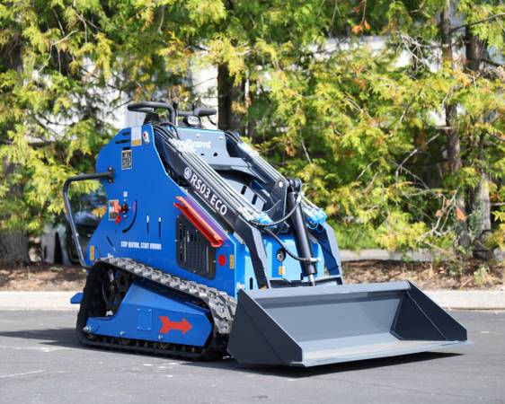 RIPPA RS03 Mini Skid Steer | Briggs & Stratton | Triple Pump 1