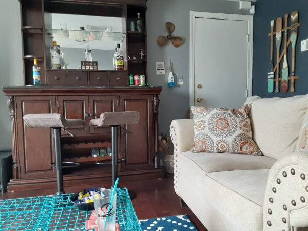 $1,400 / 1 habitación - 1 dormitorio 1 baño en un 2/2 disponible 10-25. (Gloucester)63655335371777124