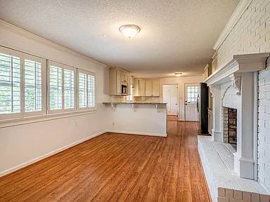 $1,450 / 2br - Well-maintained home 3-bed, 2-bath & kitchen with modern amenities! (Cary)63685979819267123