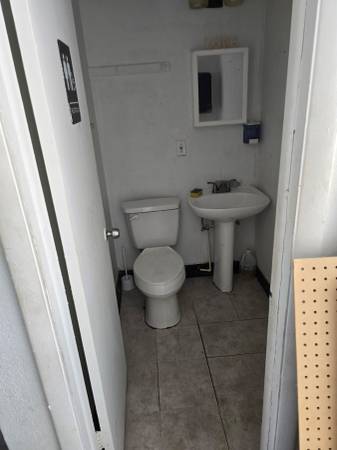 $2,600 / 1200ft2 - Beautiful Storefront For Rent On Pembroke Rd. (Pembroke Pines / Miramar)64051006929538123