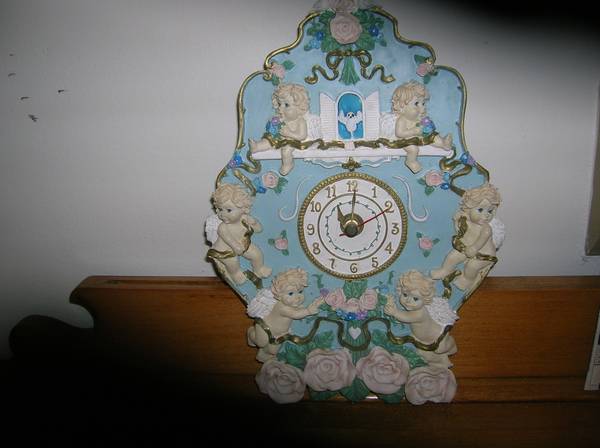Battery Powered Cherub Clock 1