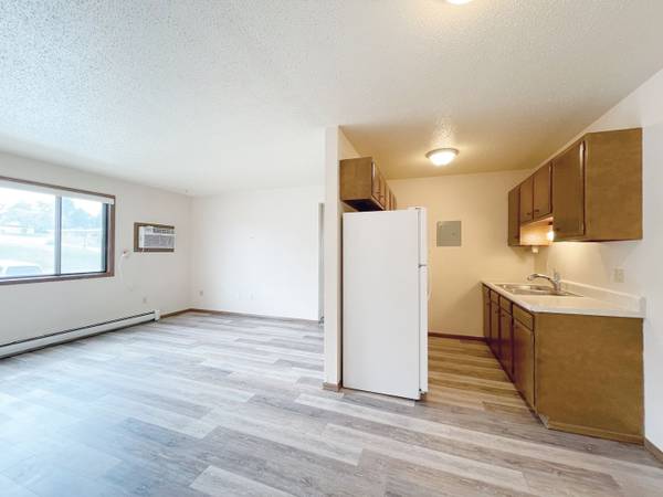 $765 / 2br - 620ft2 - Air Conditioning, Great Location, 2bd 1ba (505 Park Street, Minot, ND)63862176208385122