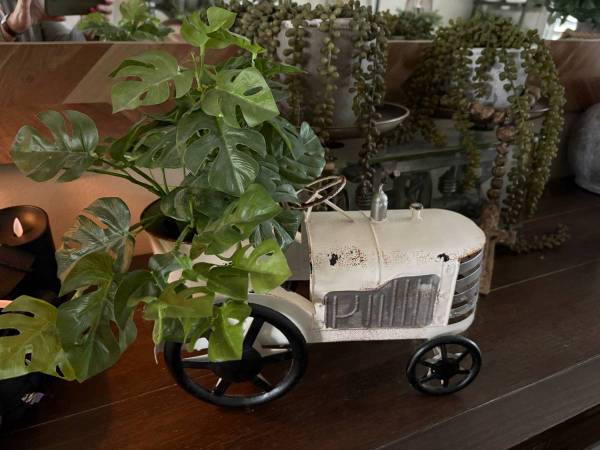 Metal Tractor with Removable Plant Pot Decor 1