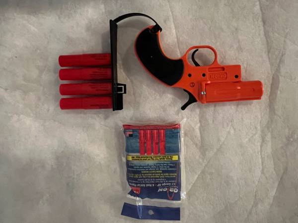 Flare gun Orion 12-guage with aerial flares 1