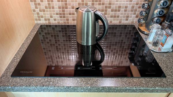 Frigidaire Gallery 30" Induction Cooktop 1