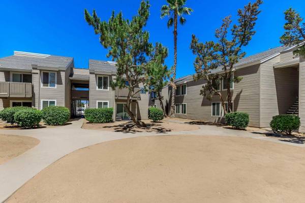$1,292 / 3br - 1238ft2 - Unbeatable Location, Unparalleled Living! (Fresno)63798508660481124