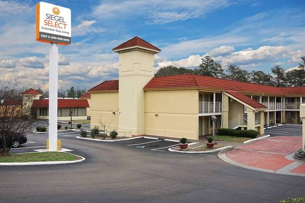 Free Parking, Handicapped Accessible, Fully Furnished 1