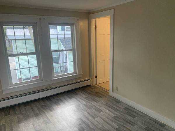 $1,300 / 2br - 1000ft2 - Spacious Unit w All utilities included except electricity (Somersworth)63656294932993122