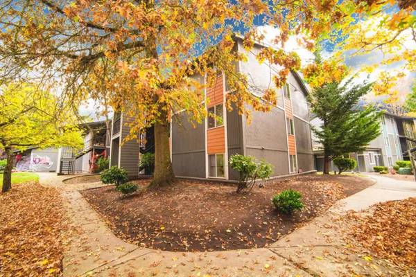 $1,850 / 3br - 943ft2 - 3 bd, 1 ba, 943 Sq. Ft. (BEAVERTON - Beaverton Transit Center)63820909398787121