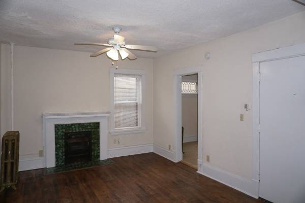 $900 / 1br - 540ft2 - 1915 1st Ave, Vintage HW Corner 1BR in Stevens, Walk DT, Pets OK! (Stevens Square, Eat Street, Downtown Minneapolis)64048421731843122