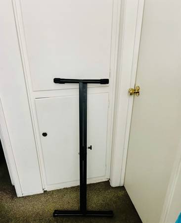 Keyboard Stand, great condition. Fully adjustable height 1