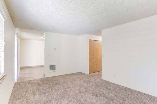 $1,520 / 2br - 940ft2 - Acceso Fácil a la Autopista, Centro de Fitness, Instalaciones de Lavandería en el Lugar (Vancouver, WA 98685)63820739060353122