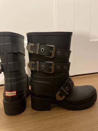 Size 6 Hunter Boots with heel 1