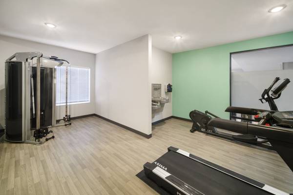 $1,767 / 1br - Lavandería para huéspedes en el lugar, salida tardía disponible, ascensores (1100 Clinchfield St, Johnson City, TN)63839300683521120
