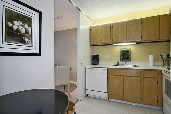$1,982 / 1br - Lakeshore East 1 bedroom Convertible Gym, Sundeck, On the Lake (Lakeshore East)63898733986051123