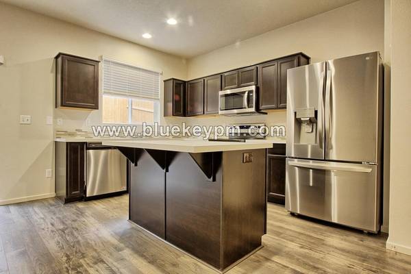 $2,295 / 3br - 1488ft2 - 3 Bed, 2.5 Bath Townhome in East Vancouver63999453620738124
