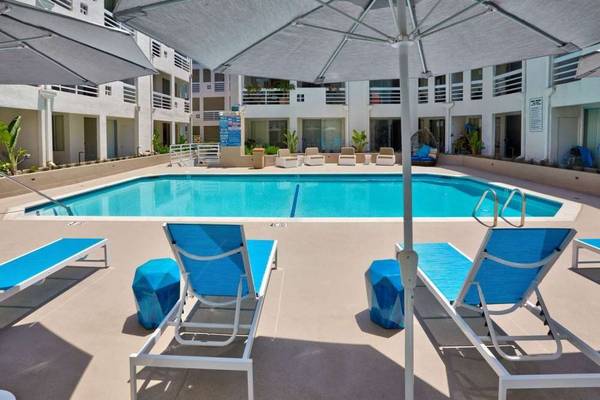 $2,659 / 1br - 702ft2 - 1bd 1ba, Múltiples instalaciones de lavandería, Spa de hidromasaje con chorros (600 S Curson St, Los Angeles, CA)63869889259905122
