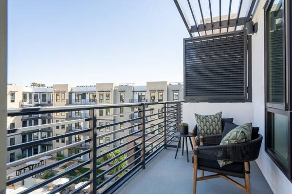 $3,908 / 1br - 742ft2 - Alquiler y solicitudes en línea, duchas extragrandes, 1/hab 1/ba (vista a la montaña)63658013717761123