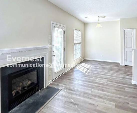 $1,100 / 3br - 1900ft2 - Live Life Here (High Point)64027278259203124
