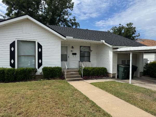 $1250.00 / 2br - 900ft2 - EN REMODELACIÓN - Hermosa casa de 2 dormitorios y 1 baño con hermosos jardines63806837109891120