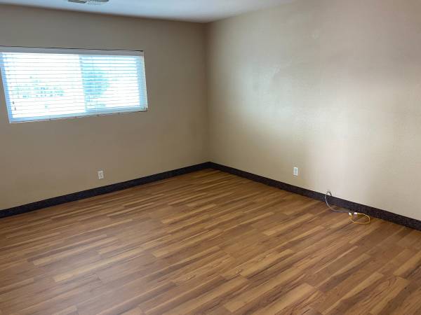 $1,200 Office suite across from court available for lease. (INDIO)63686264762115124