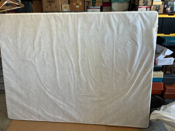QUEEN: Queen Size Wood Box Spring 1