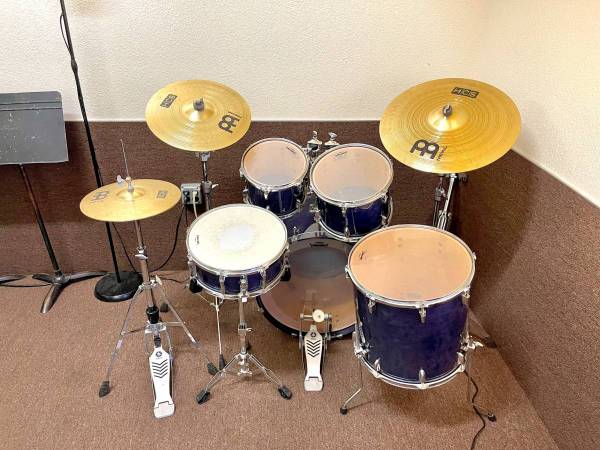 Baterista busca músico para compartir sala de ensayo (Marina Del Rey)