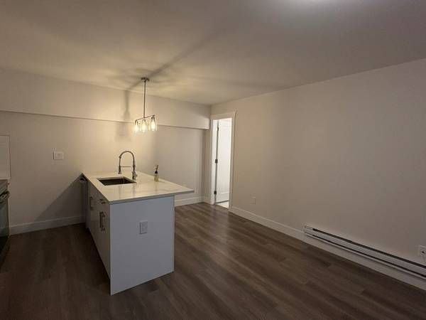 6072 Heartwood Place *HOLYWELL.CA* 4
