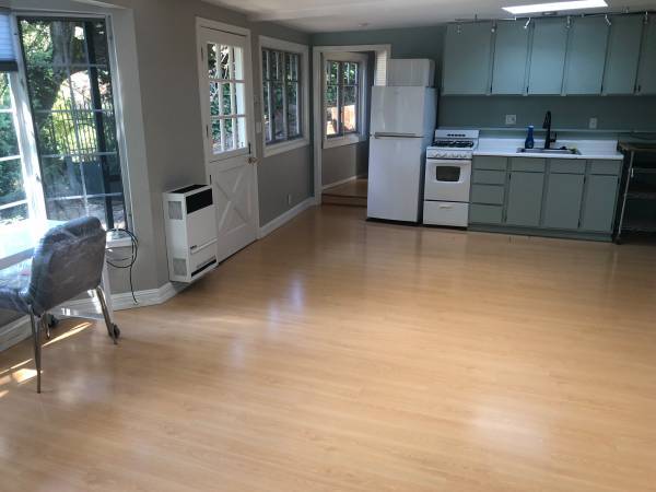 $750 / 1br - One bedroom cottage in magical setting (berkeley)64049797859201120