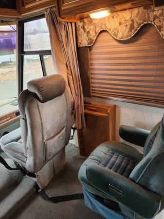 Winnebago adventurer 1