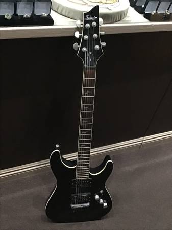 SCHECTER DIAMOND SERIES XXX GUITAR W/ CASE 1