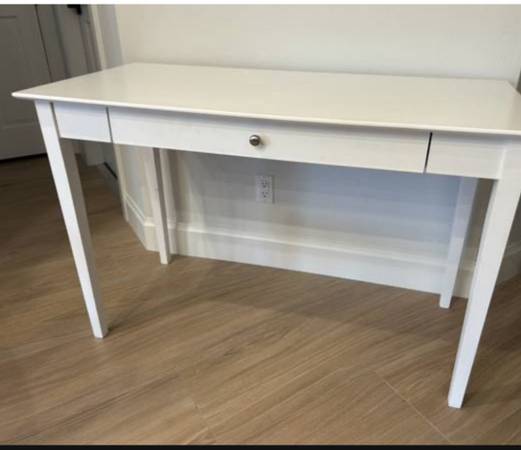 Wood White desk 1