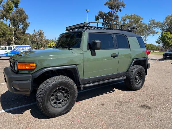 2010 Toyota FJ Cruiser 4x4 – Army Green – Excellent Condition - $28,500 (Mission Valley)63440230210051124