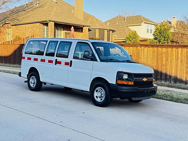2016 CHEVROLET EXPRESS 2500 - $11950.0063621764943105123