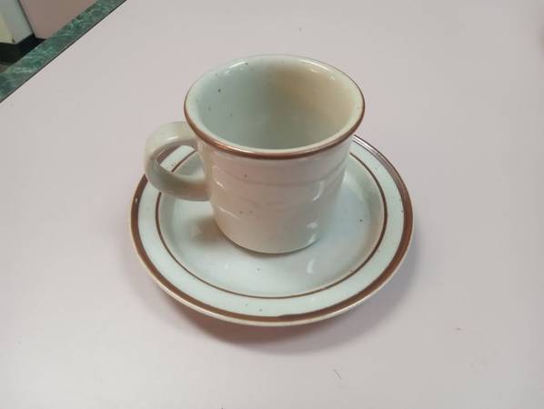 32pc Berkeley House Stoneware Cups & Saucers O-119 1