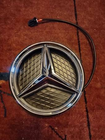 2011 - 2019 Mercedes CLS Led Emblem 1