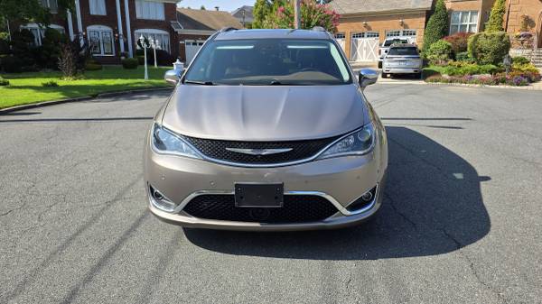 2017 Chrysler pacifica Limited - $13,000 (Staten Island)63470616279299121