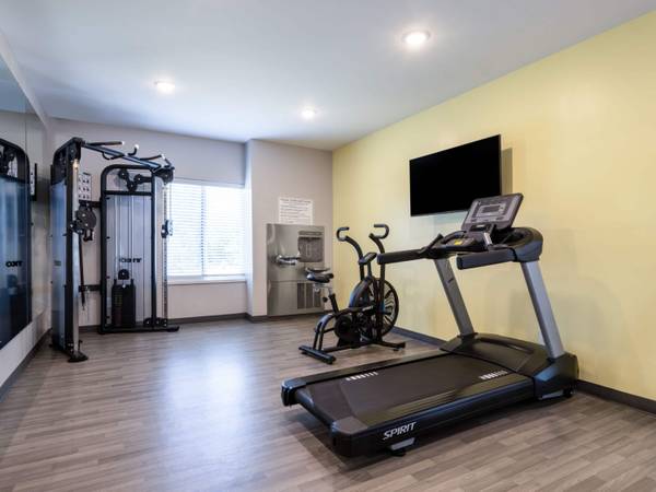 $399 / 1br - Express Check-out, 100% Smoke-Free Hotel, TTY Devices for Guest Use (490 W Blackstock Rd, Spartanburg, SC)63661221794049124